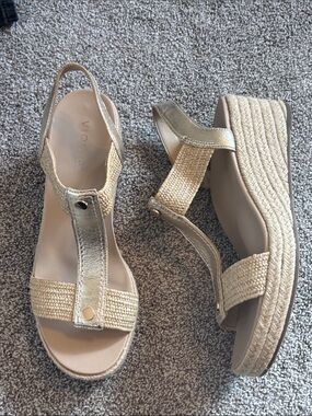 NWOT Vionic Calera Wedge Sandal